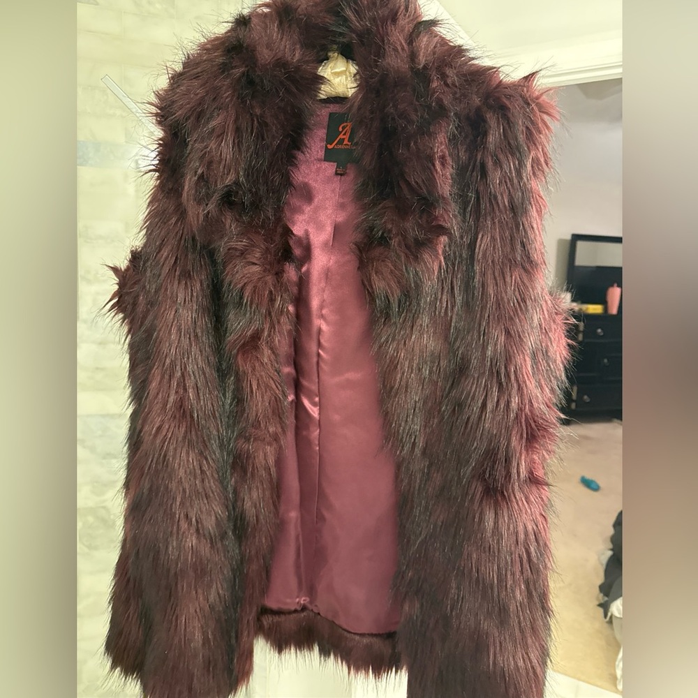 BRAND NEW Burgundy faux fur lined coat vest with black highlights in the fur
